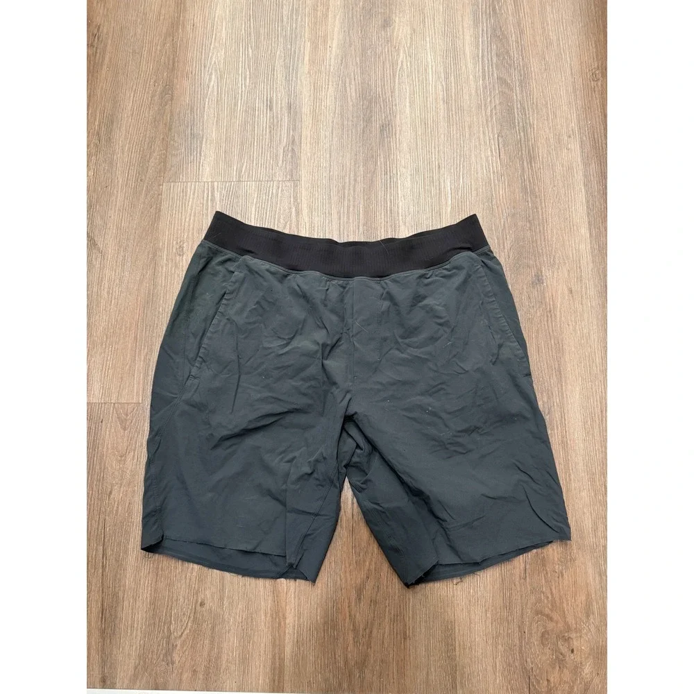 Lululemon Mens Athletic Training Shorts XL Gray Black Distressed Frayed Hem‎
